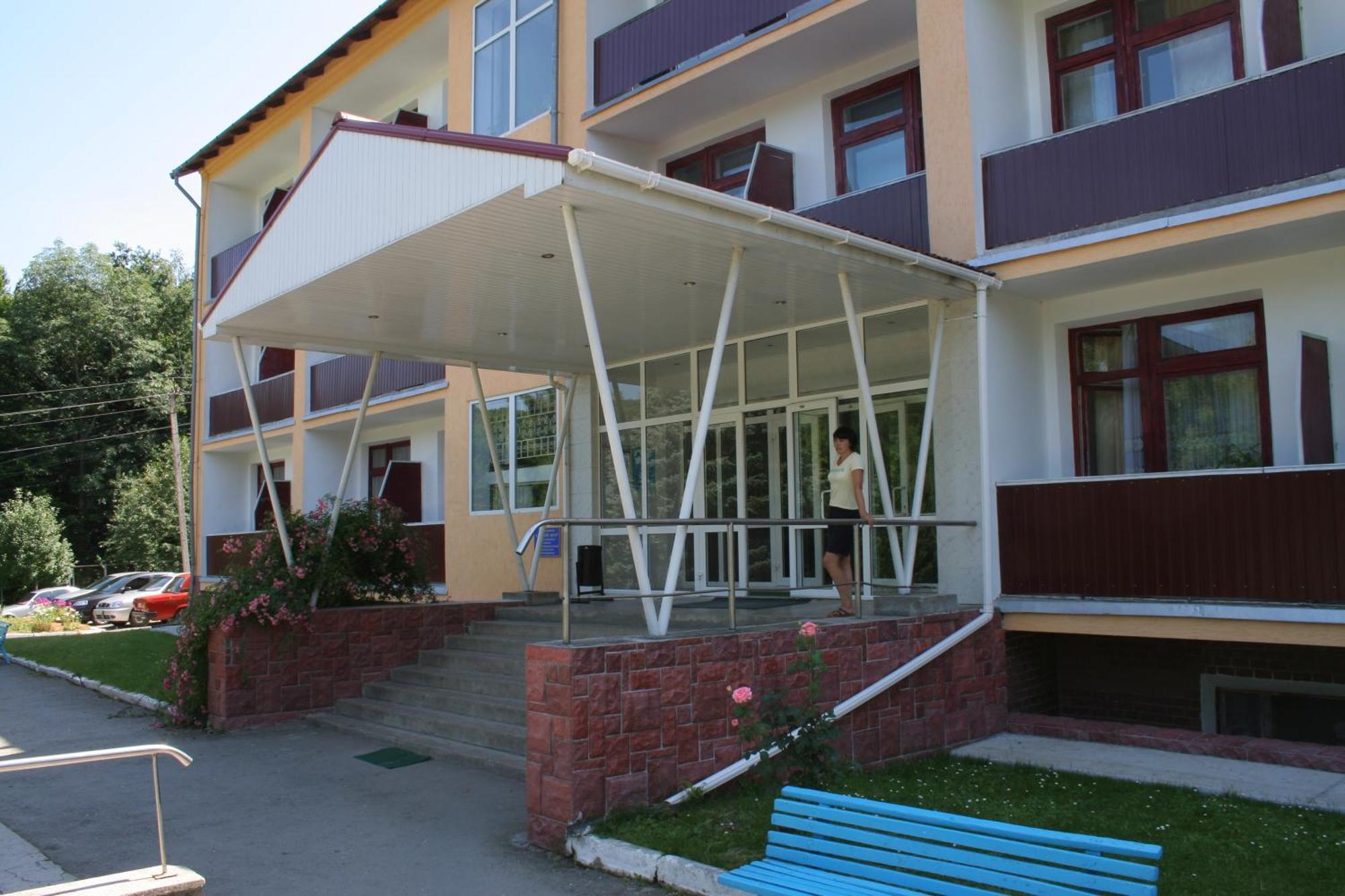 Санаторій Збруч Hotel Satanov Ngoại thất bức ảnh